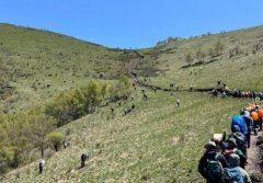 北灵山快被薅秃了？驴友不能趁打卡“打劫”大